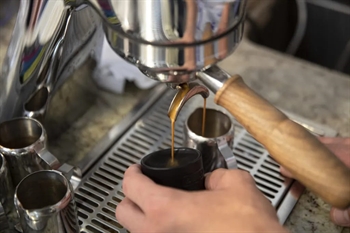 איך מוציאים אספרסו איכותי מכונת הקפה שלכם?